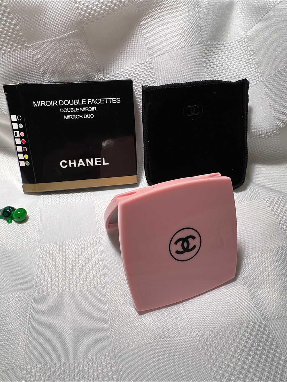 CHANEL Pink Foldable Double Mirror with Velvet Pouch - Picture 3 of 6